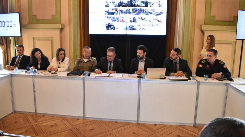 Assinatura do decreto ocorreu no encontro mensal de Gestão Estatística em Segurança (Geseg), realizado no Palácio Piratini