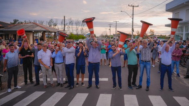 Vice-governador Gabriel Souza participa da cerimônia de inauguração da pavimentação asfáltica da Interpraias Norte