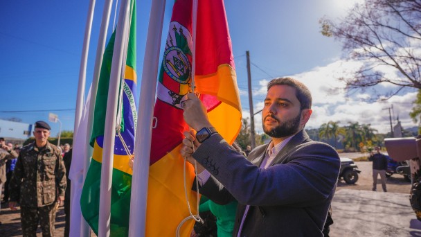 Governador em exercício, Gabriel Souza, visita obra e participa das festividades de 35 anos do município de Camargo 5