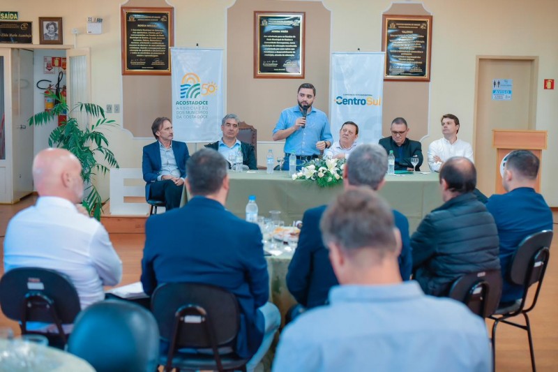 Vice-governador do RS, Gabriel Souza, em encontro com prefeitos da Costa Doce 