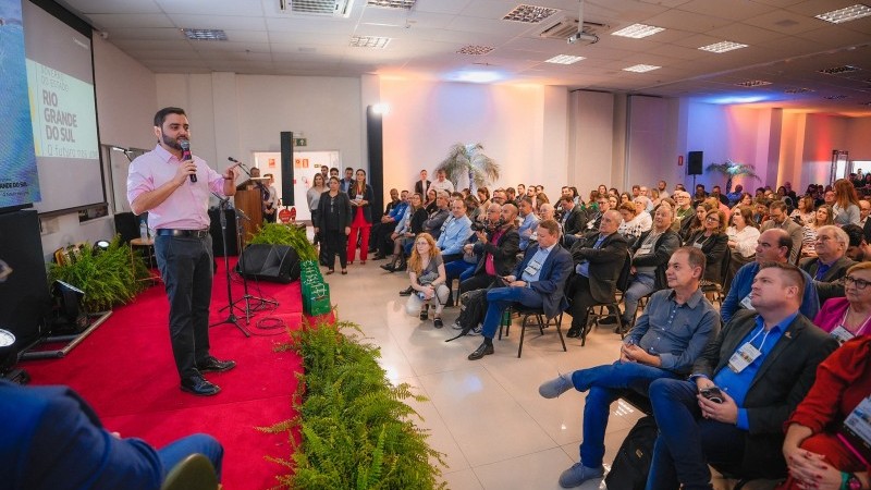 Vice-governador Gabriel Souza palestra sobre turismo em Restinga Sêca
