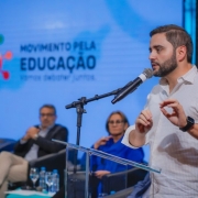 Vice-governador Gabriel Souza fala sobre educação em evento promovido pela Assembleia Legislativa no município de Restinga Sêca