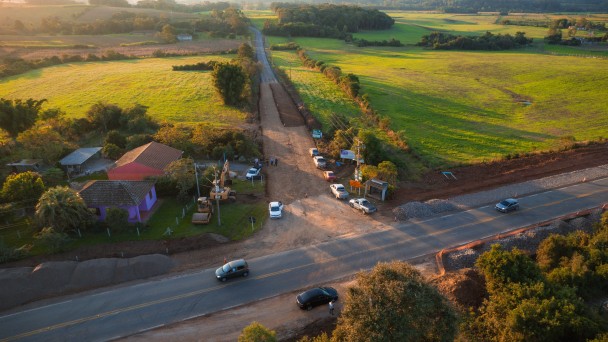 Vice governador Gabriel Souza visita obra do PIAA e a comunidade do Vale Vêneto, na Quarta Colônia 001