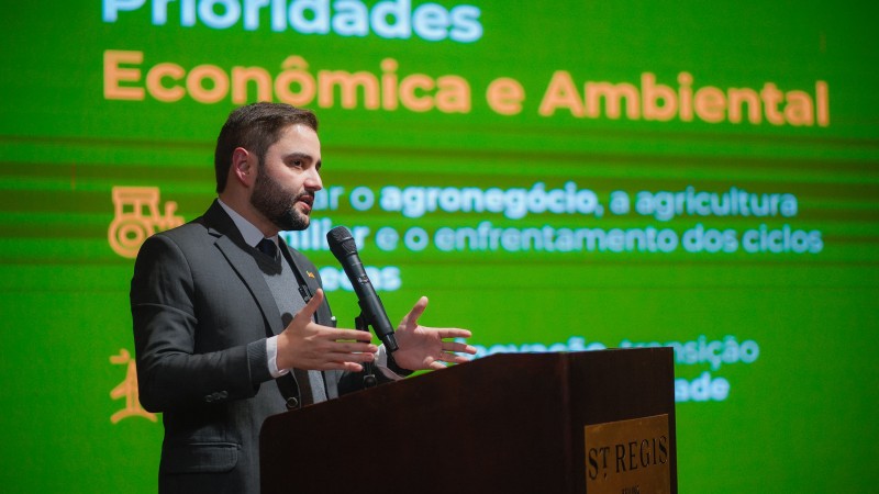Vice-governbador Gabriel Souza palestra para empresários chineses em Pequim, na China