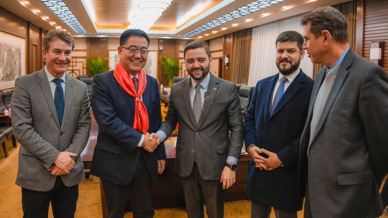 Comitiva gaúcha recepcionada pelo representante do Ministério da Agricultura da China