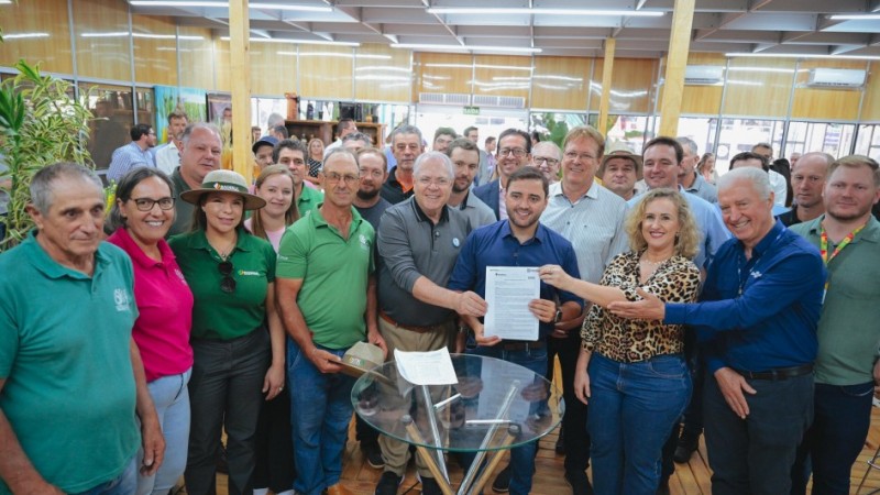 Primeiros contratos do Programa de Sementes e Mudas Forrageiras na Expodireto