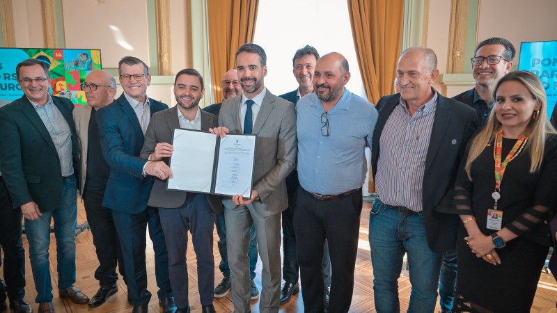 Assinatura do contrato de assessoria da Caixa para projeto de pontes internacionais entre RS e Argentina