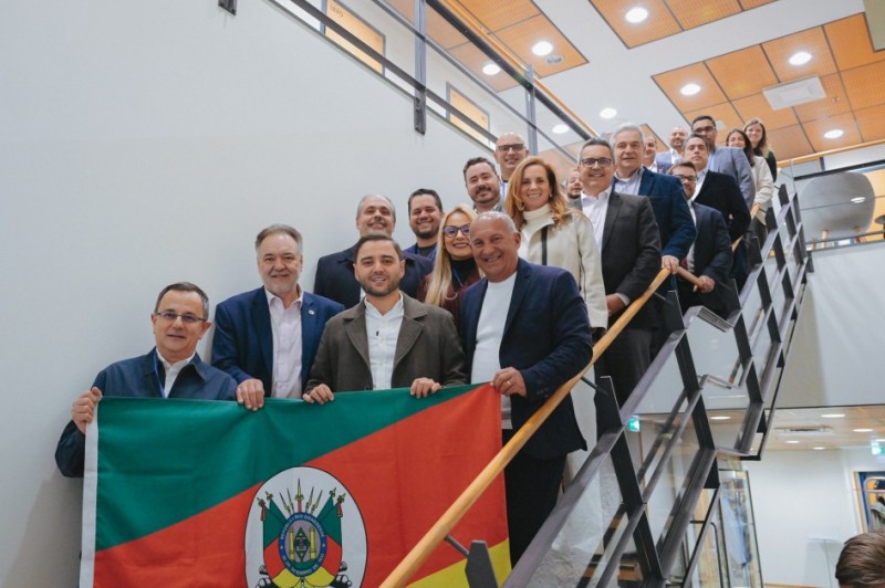 Comitiva gaúcha conhece Centro de Respostas a Emergências na Finlândia jpg Dois