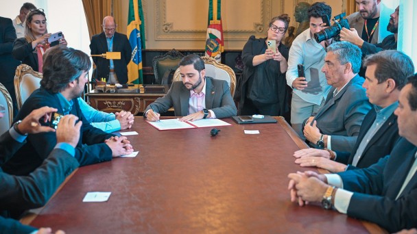 18 04 2024 – Assinatura do Decreto que adota medida tributária para fortalecer a produção do setor leiteiro (1)